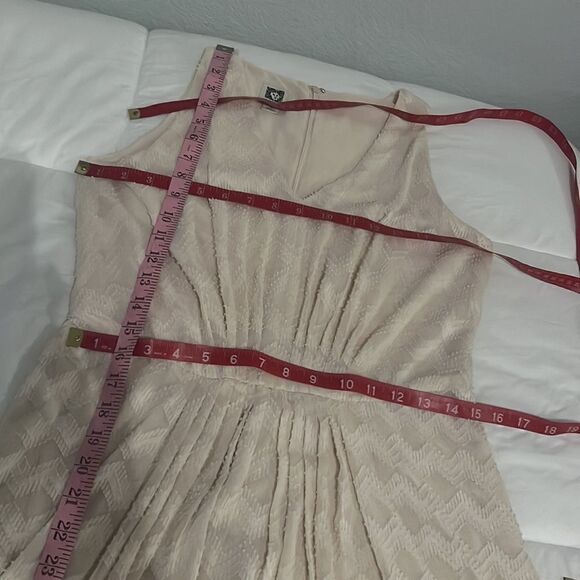 Anne Klein Dress Sz 4 V Neck Sleeveless Ivory Pleated Sheer Lined Maxi - Picture 12 of 12